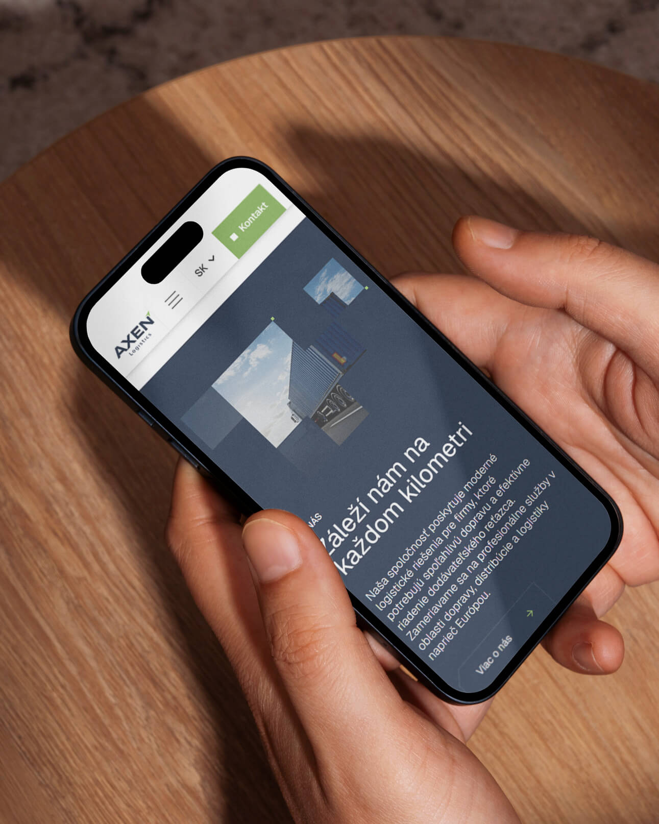 Responzívna mobilná verzia webu Axen Logistics s prehľadným menu a kontaktným tlačidlom